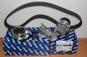 Rozrząd pompa wody VW Polo 9N 1.4 TDI AMF 5549471 A196